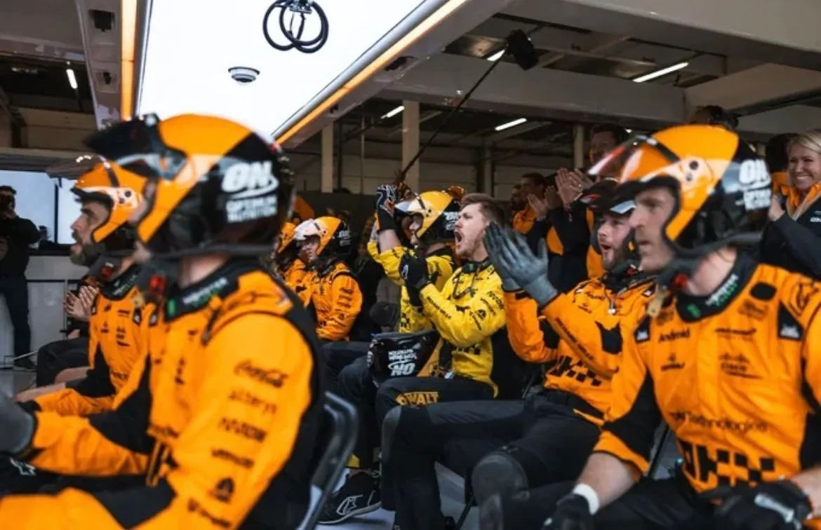 McLaren Mechanics Deliver Season’s Quickest Pit Stop