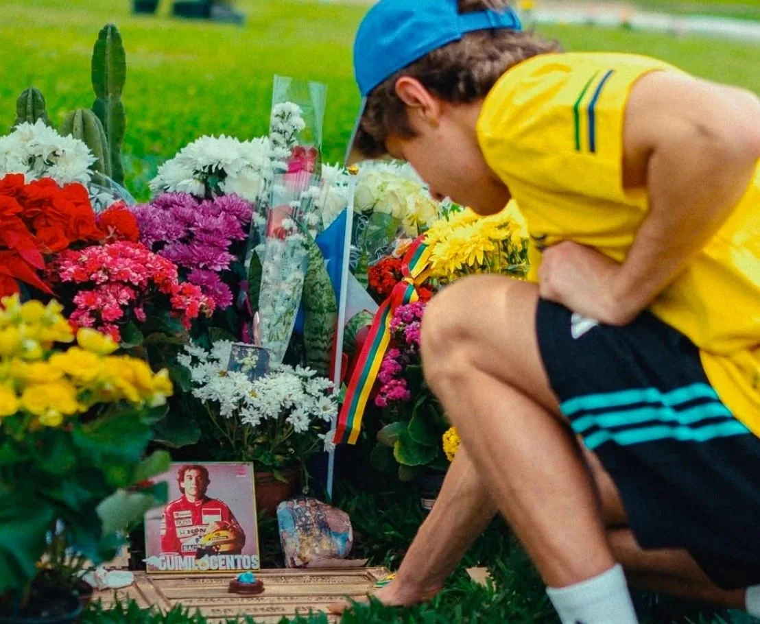 Antonelli Visits Senna’s Grave in Brazil